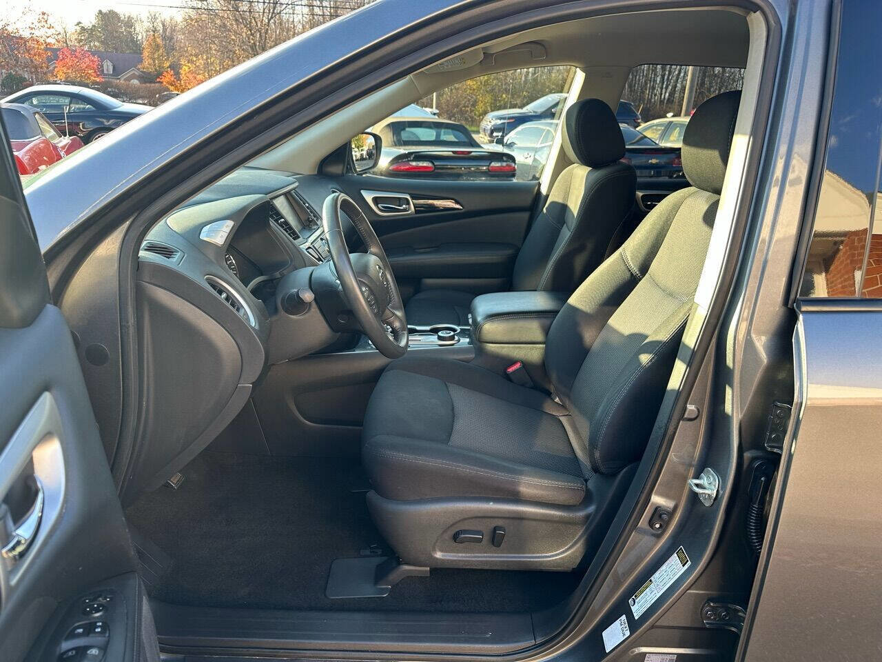 Used 2018 Nissan Pathfinder SV image 20