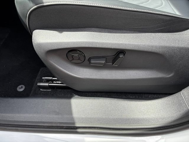 Certified 2026 Volkswagen Tiguan SE AWD/4WD image 11