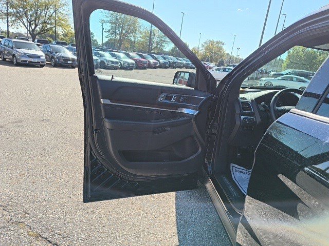 Used 2018 Ford Explorer Limited image 10