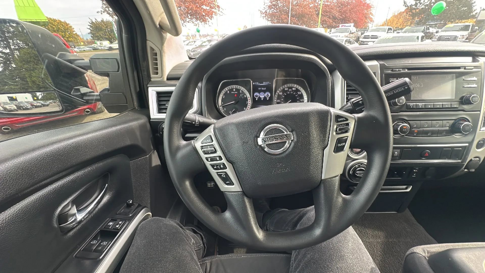 Used 2017 Nissan Titan SV image 19
