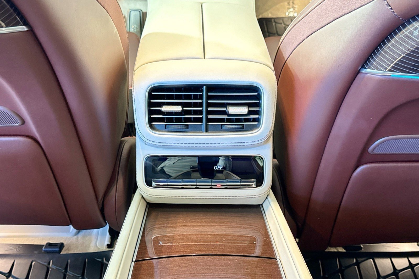 Used 2023 Mercedes-Benz Maybach GLS 600 4MATIC image 24