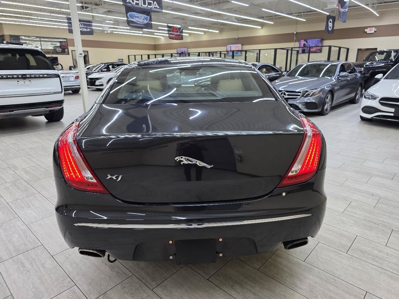 Used 2012 Jaguar XJ RWD image 7