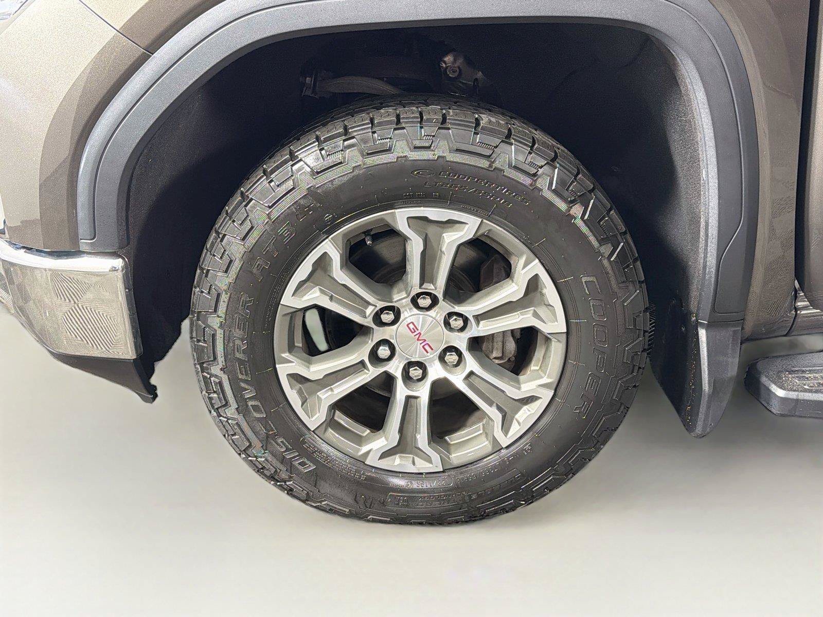 Used 2019 GMC Sierra 1500 SLT w/ Driver Alert Package I AWD/4WD image 33