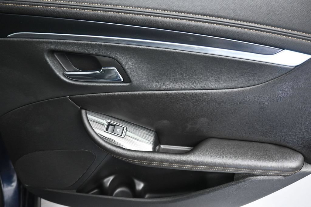 Used 2019 Chevrolet Impala LT FWD image 35