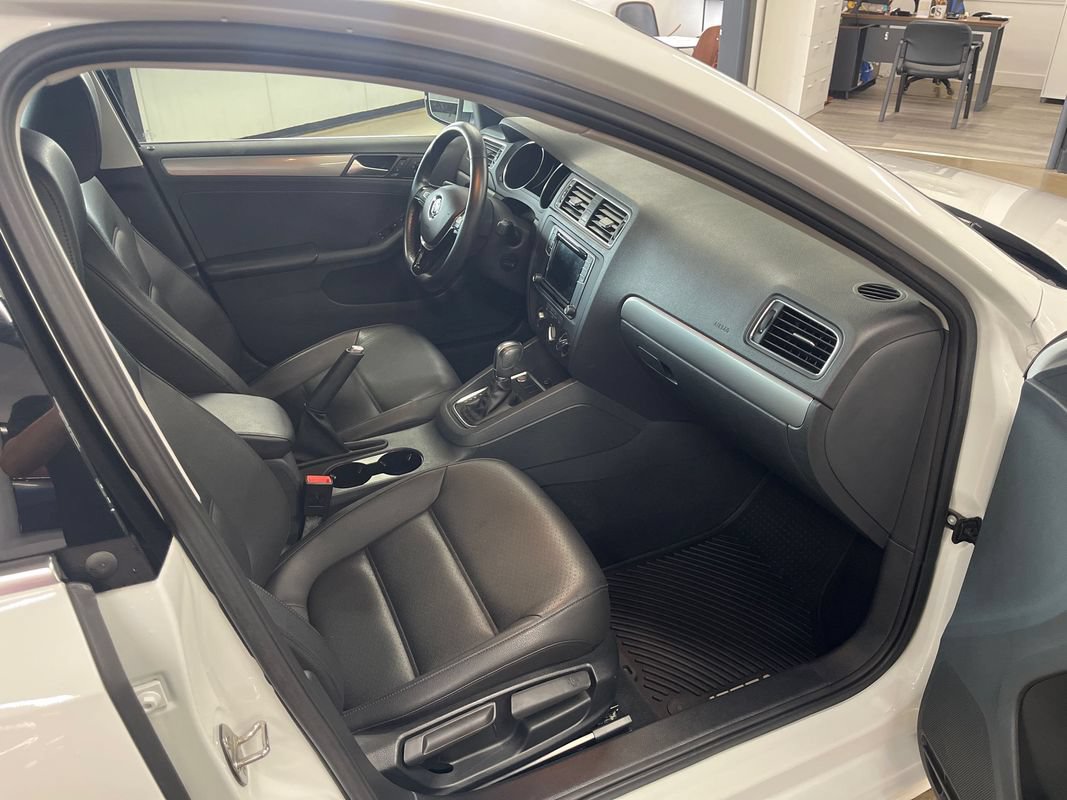 Used 2017 Volkswagen Jetta SE FWD image 50