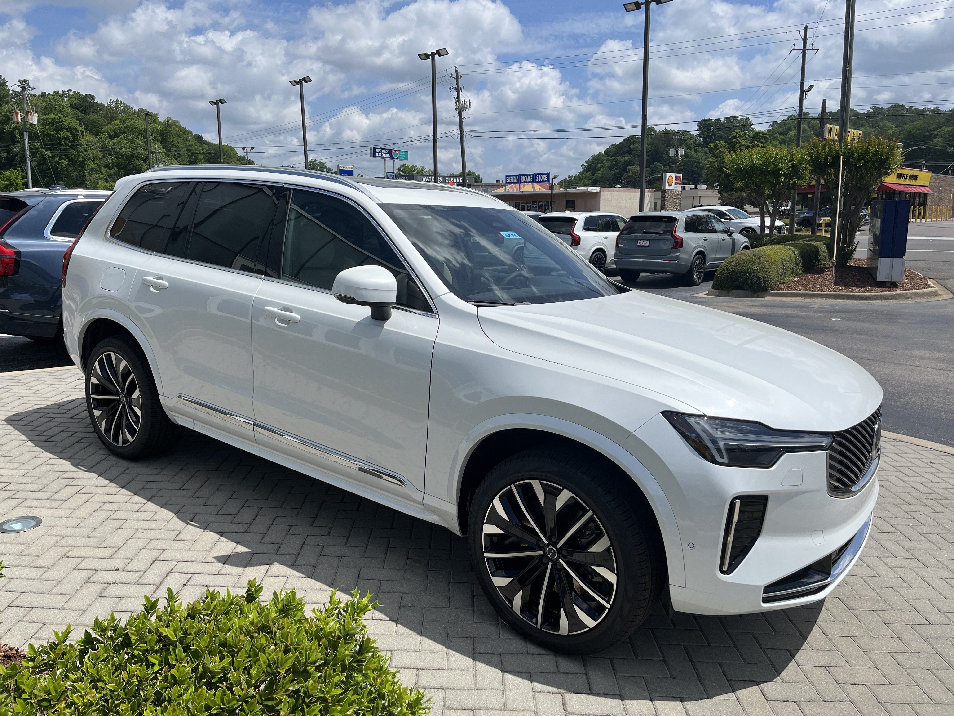 New 2026 Volvo XC90 T8 Ultra w/ Protection Package Premier AWD/4WD image 6