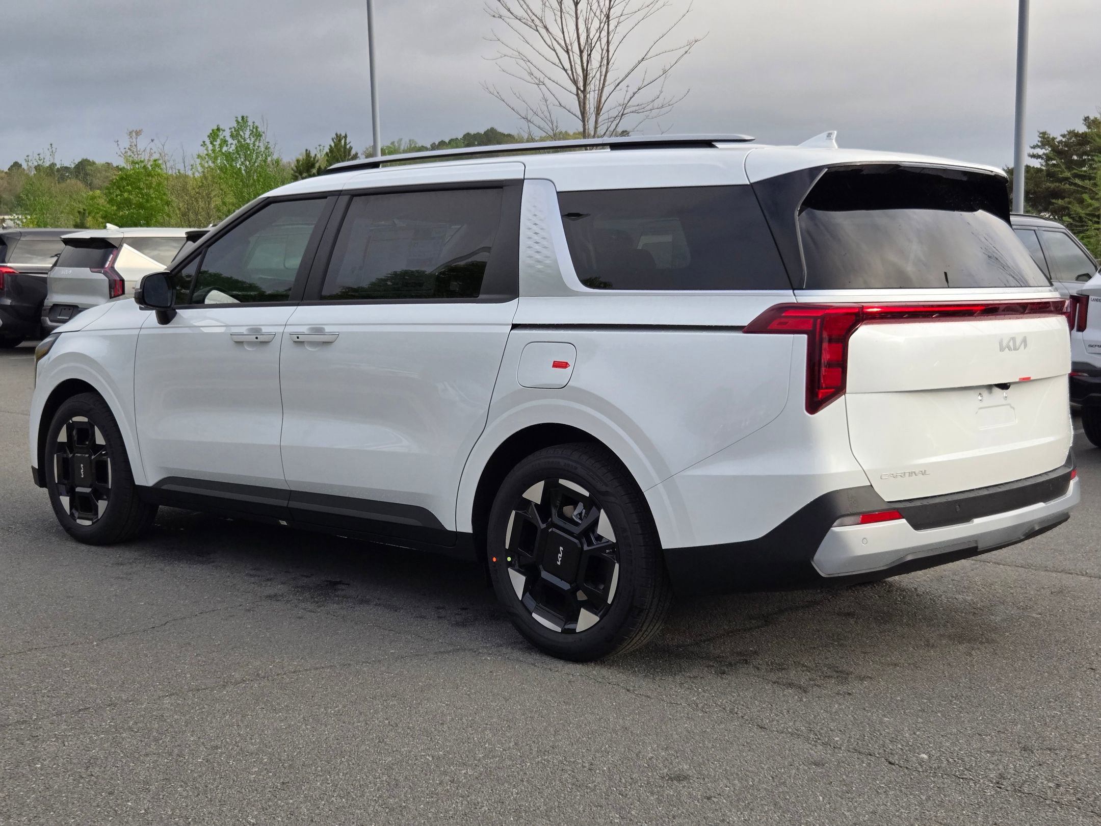 New 2026 Kia Carnival EX FWD image 5