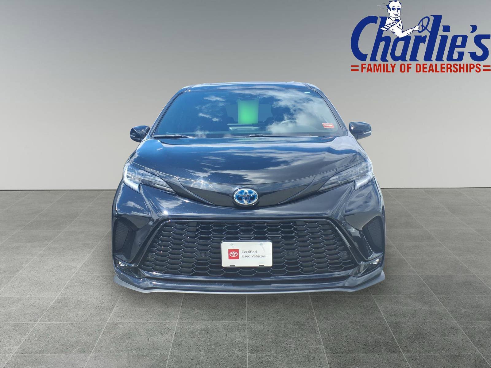 Used 2025 Toyota Sienna XSE w/ XSE Premium Package AWD/4WD image 2
