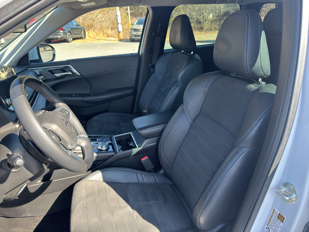 Used 2023 Mitsubishi Outlander SE image 9