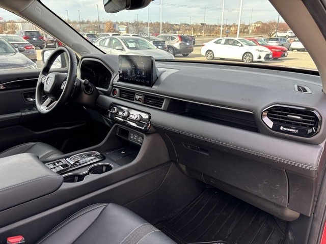 Certified 2025 Honda Pilot Touring image 24