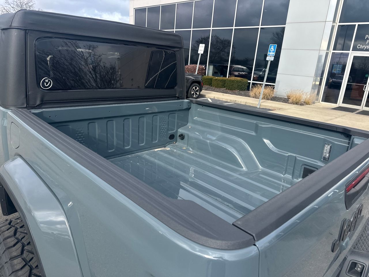 New 2025 Jeep Gladiator Sport image 9