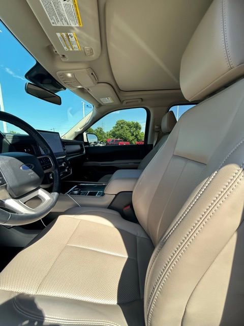 Used 2023 Ford Expedition XLT RWD image 7