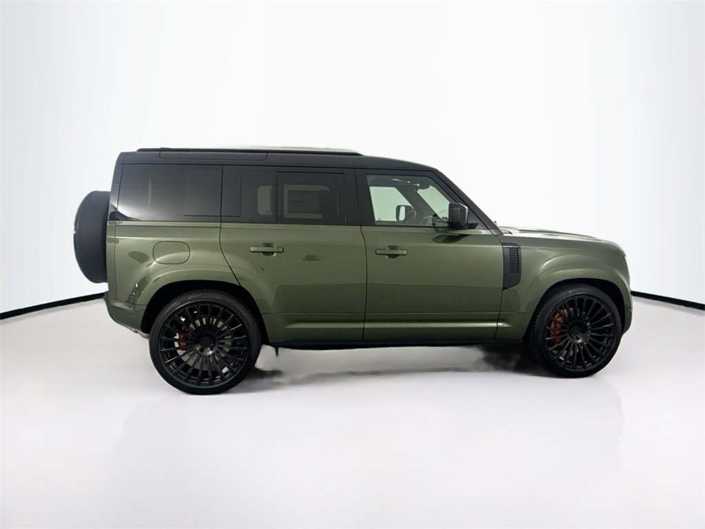 New 2026 Land Rover Defender 110 X-Dynamic SE image 4