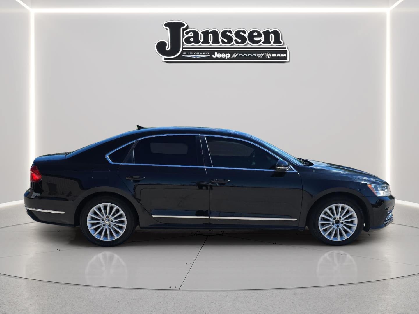 Used 2016 Volkswagen Passat 1.8T SE FWD image 6