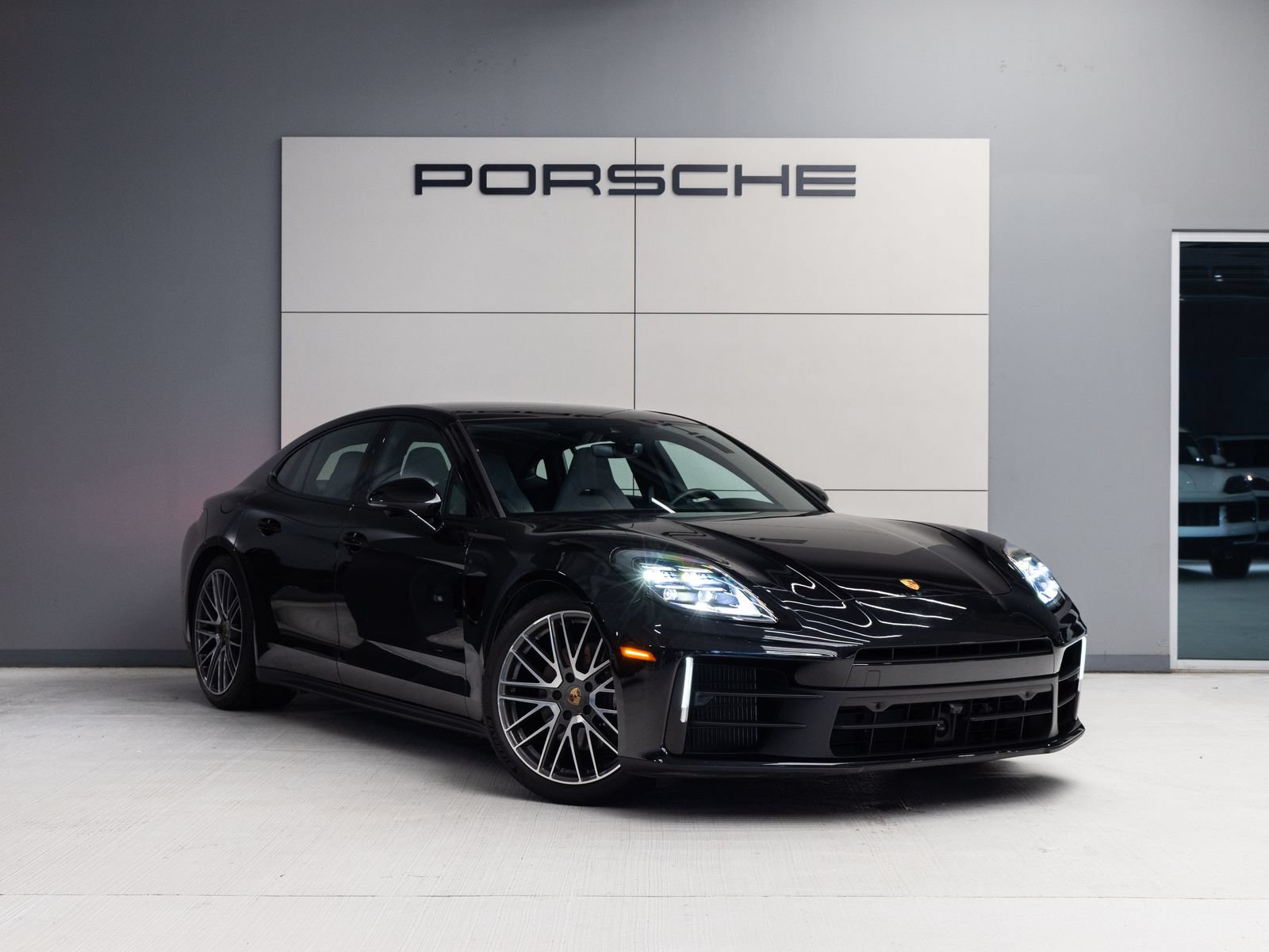 Certified 2024 Porsche Panamera 4 AWD/4WD image 9