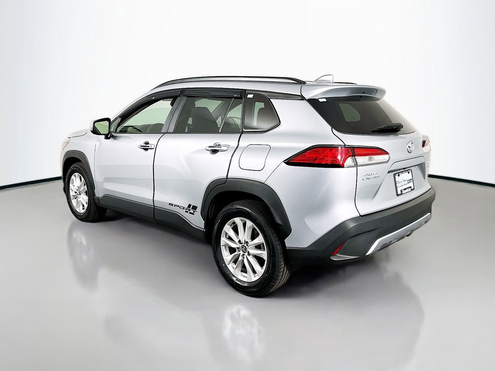 Certified 2024 Toyota Corolla Cross LE w/ Moonroof Package AWD/4WD image 5