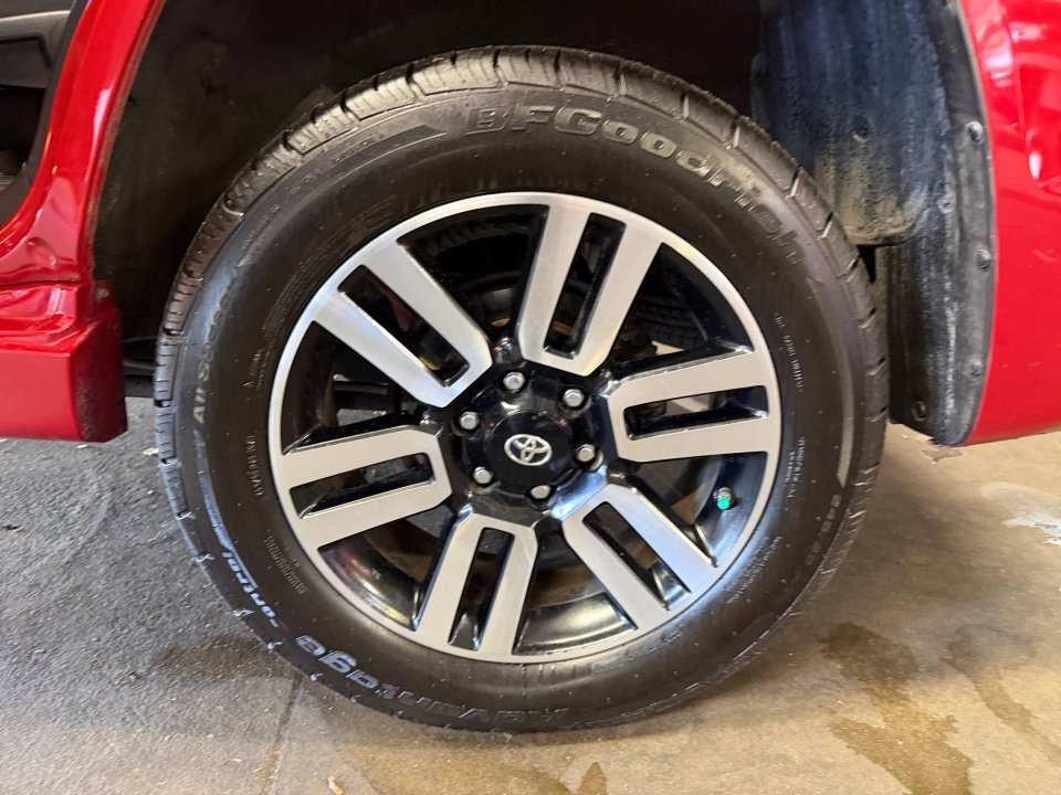 Used 2016 Toyota 4Runner Limited AWD/4WD image 26