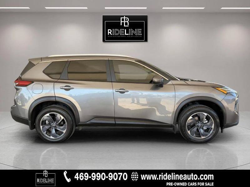 Used 2025 Nissan Rogue SV w/ SV Premium Package FWD image 8
