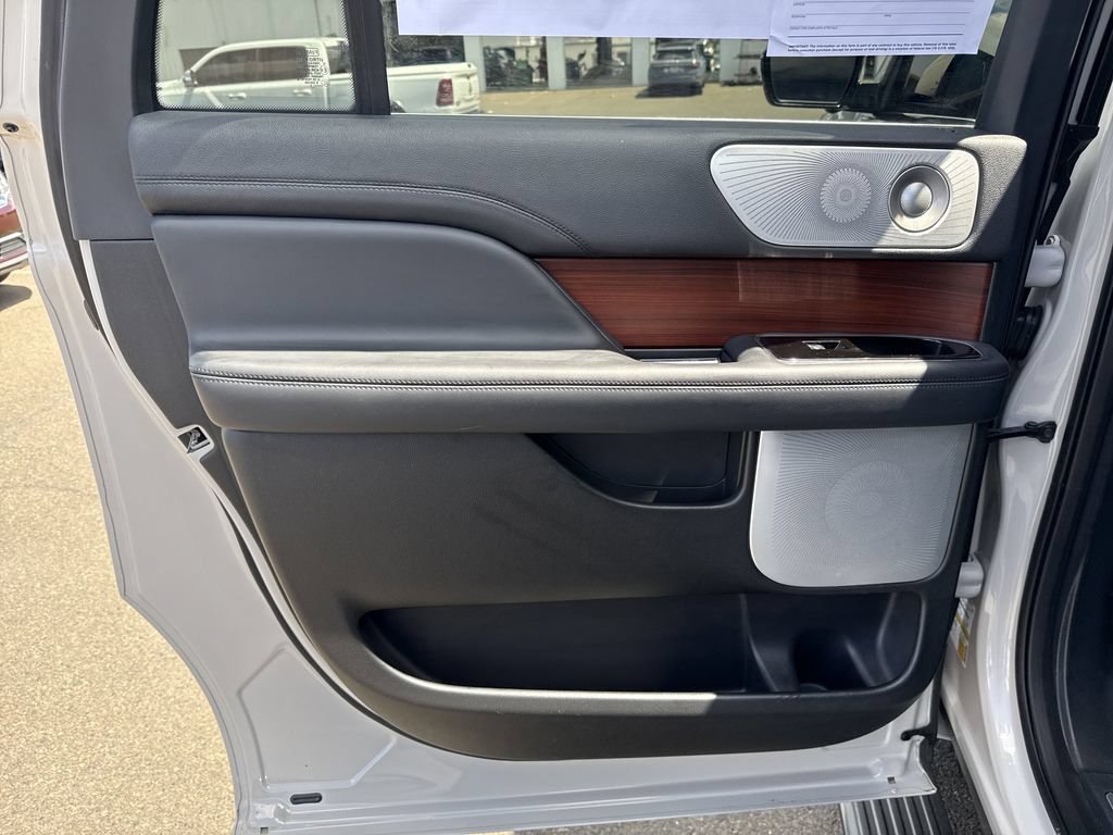 Certified 2023 Lincoln Navigator L Reserve AWD/4WD image 12