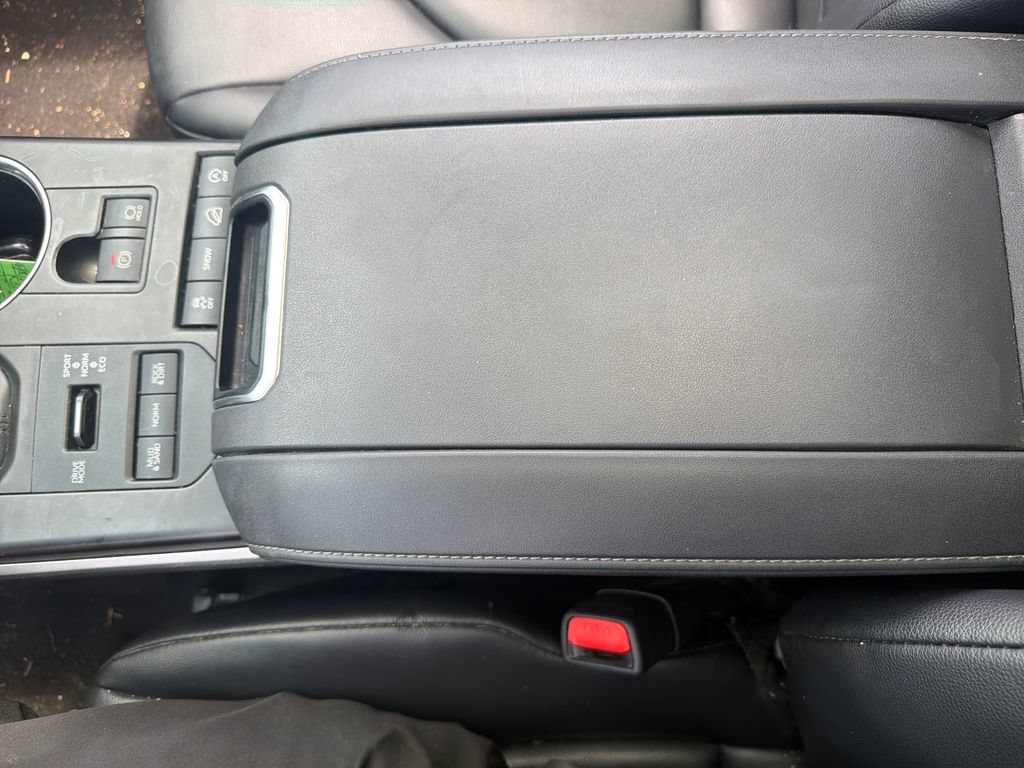 Used 2020 Toyota Highlander XLE AWD/4WD image 22