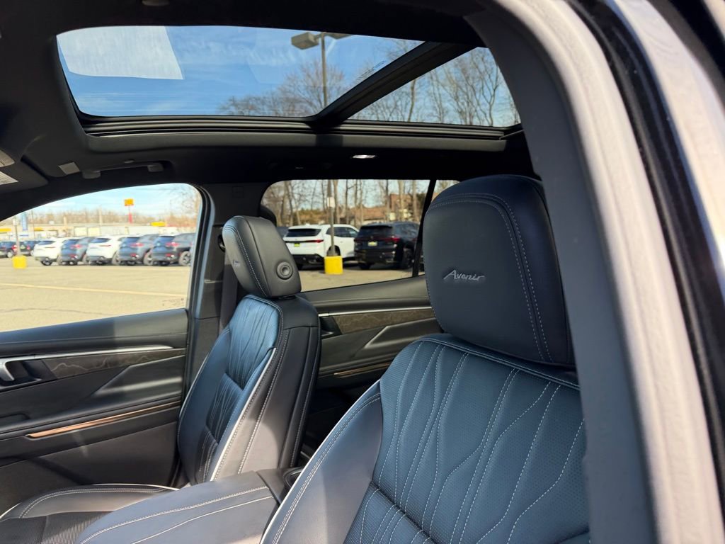 Used 2025 Buick Enclave Avenir w/ Super Cruise Package image 18