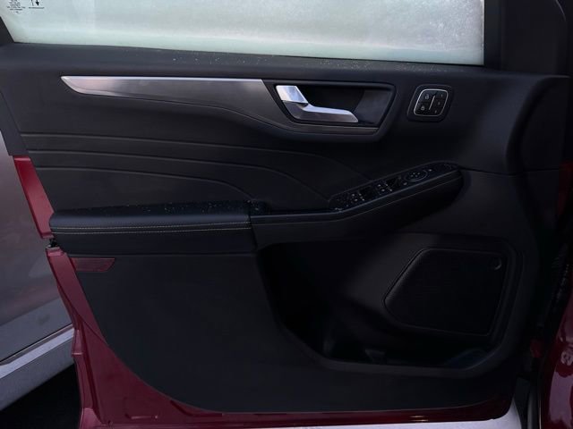 Used 2022 Ford Escape Titanium w/ Class II Trailer Tow Package image 12