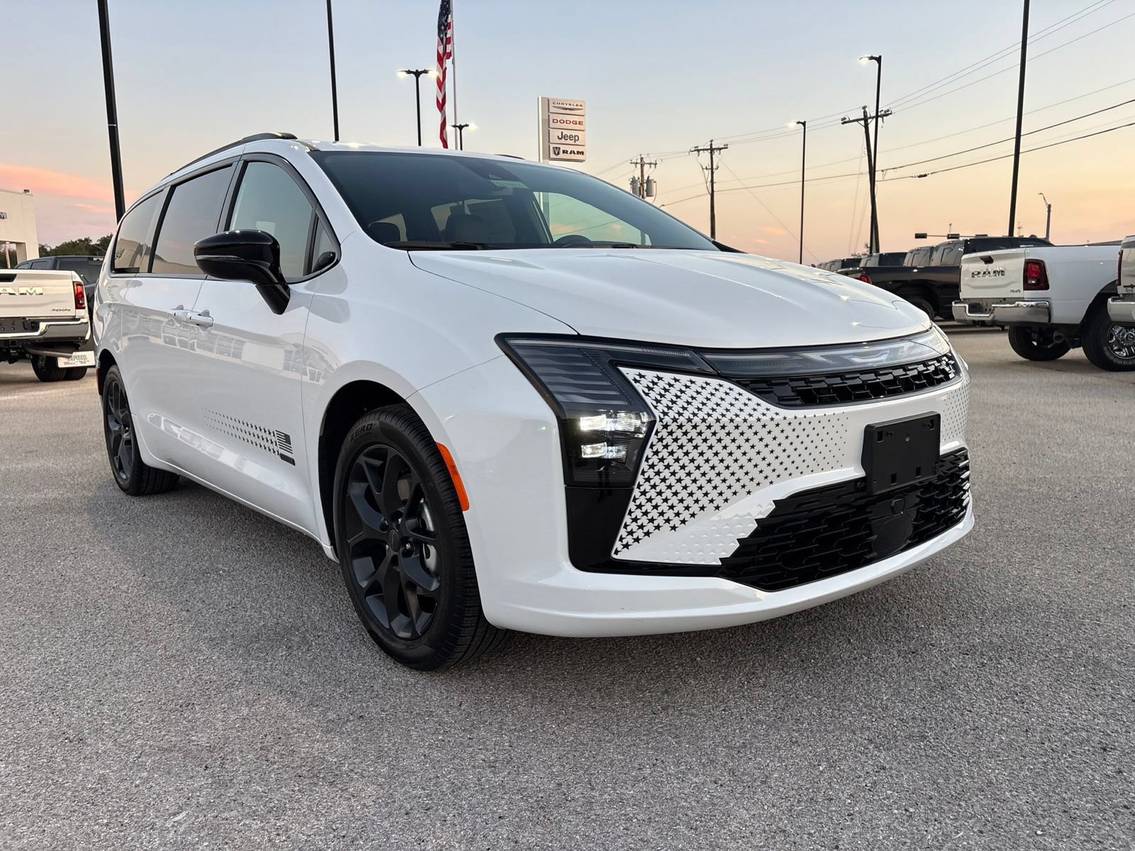 New 2027 Chrysler Pacifica Select FWD image 8