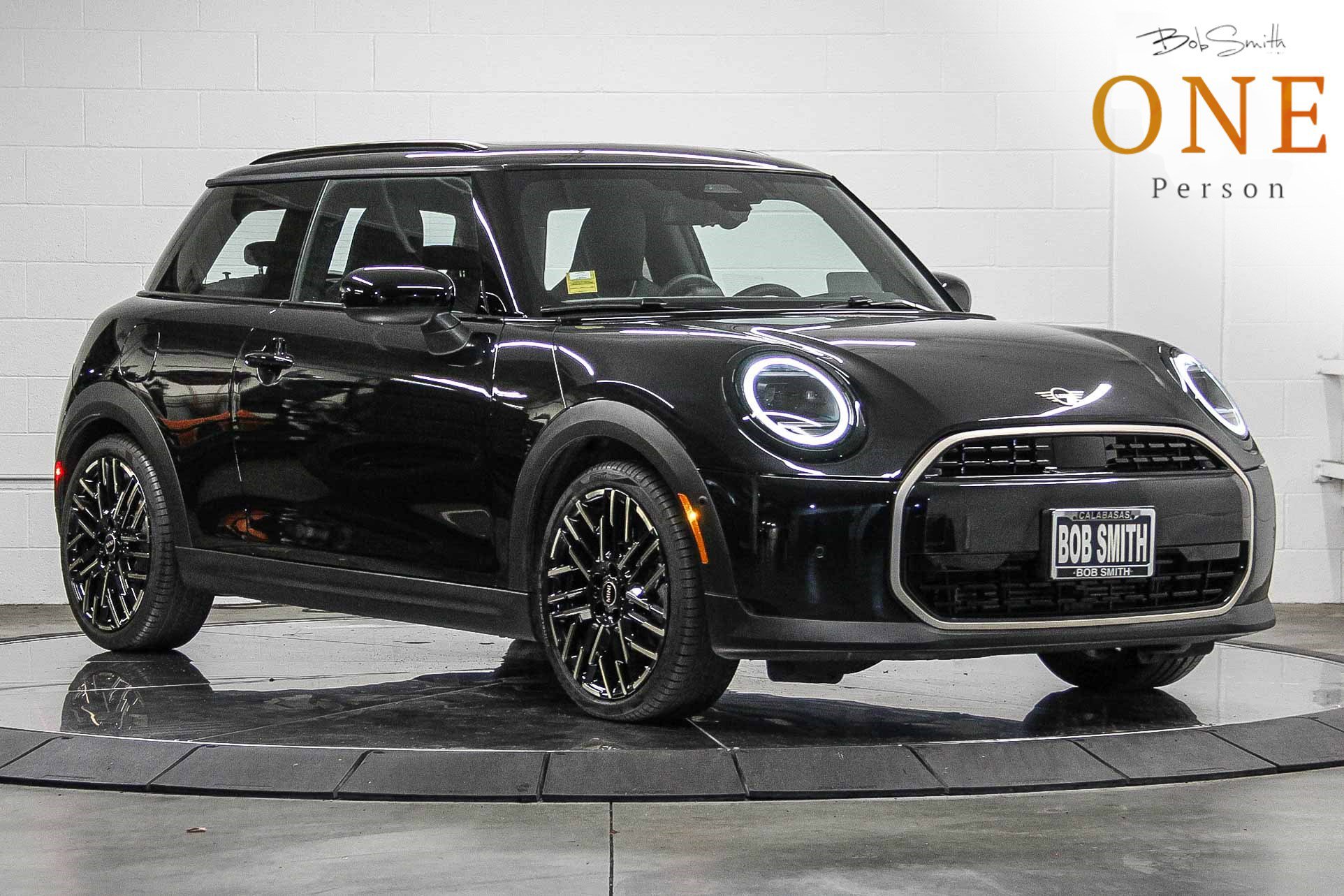 Used 2025 MINI Cooper 2-Door Hardtop image 1