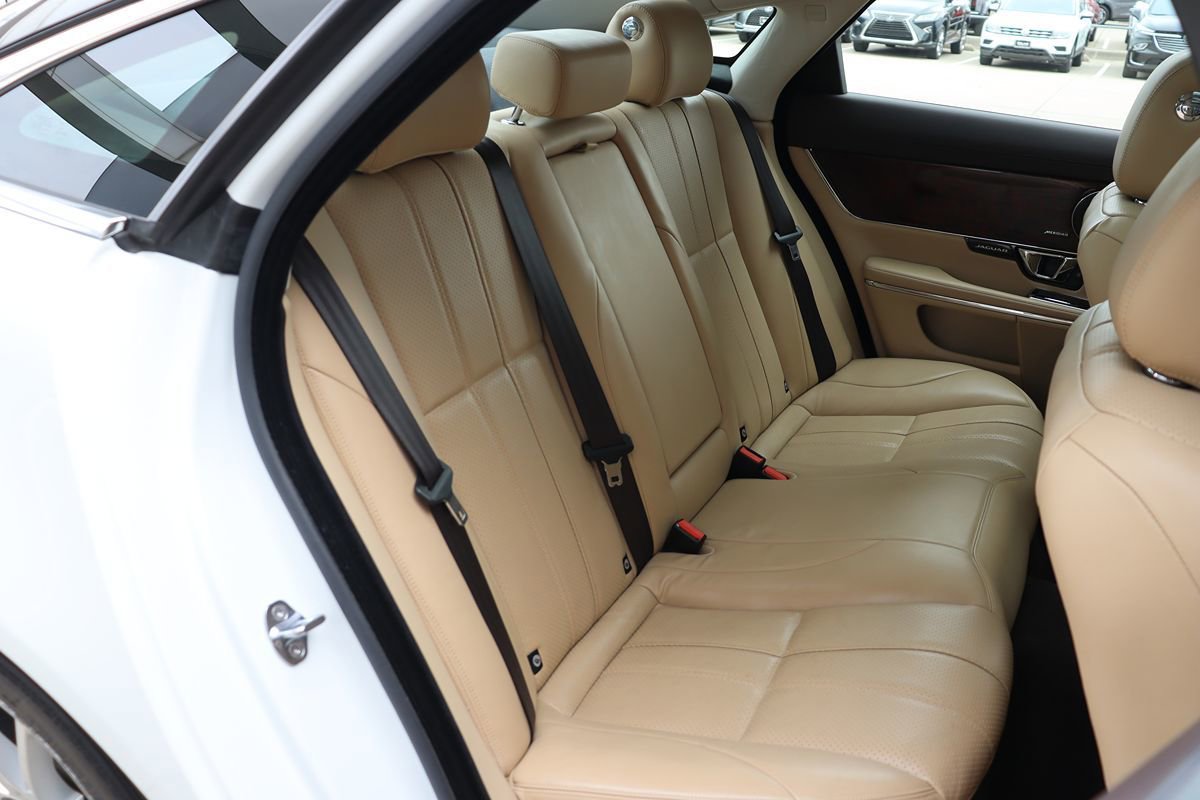 Used 2014 Jaguar XJ image 34