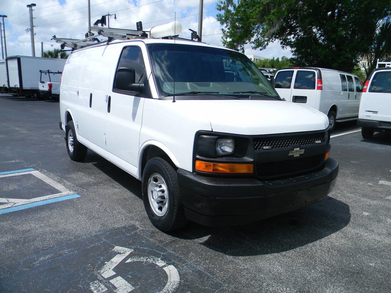 Used 2017 Chevrolet Express 2500 image 1