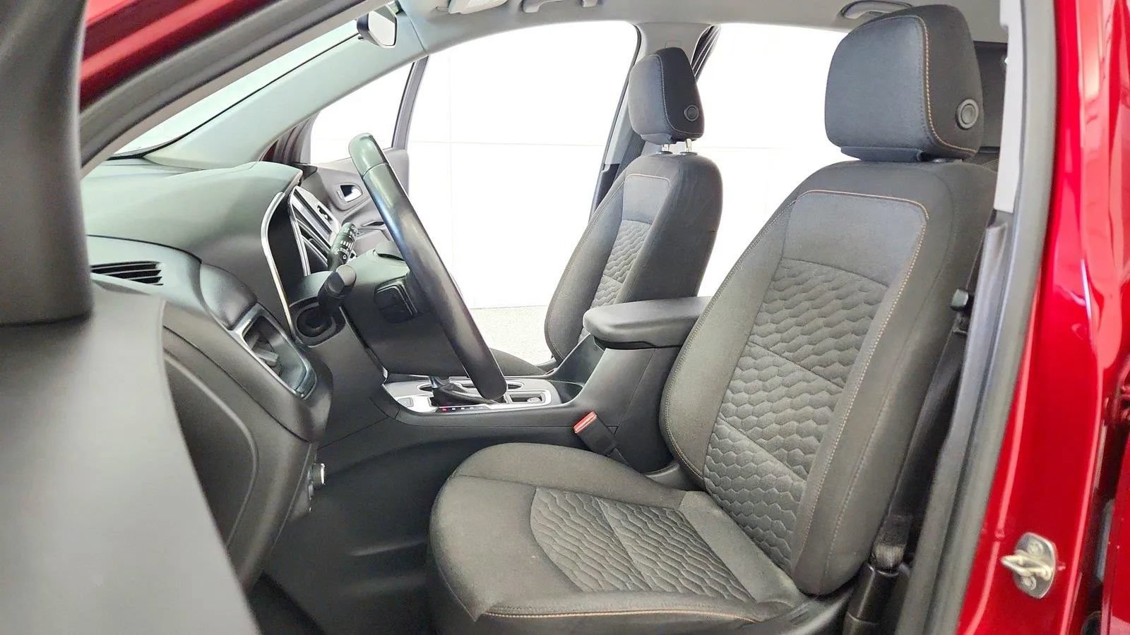 Used 2020 Chevrolet Equinox LT FWD image 20