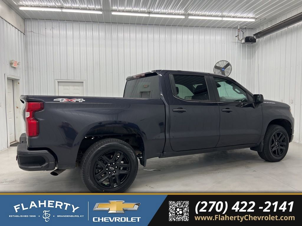 Used 2023 Chevrolet Silverado 1500 Custom image 2