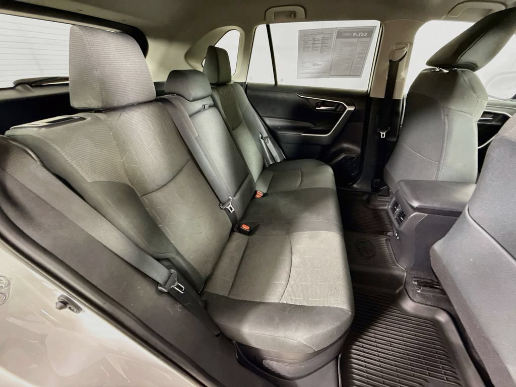 Used 2021 Toyota RAV4 XLE w/ XLE Grade Weather Package AWD/4WD image 32