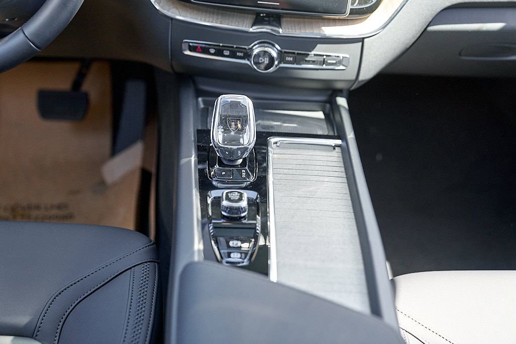 New 2026 Volvo XC60 T8 Plus w/ Climate Package AWD/4WD image 30