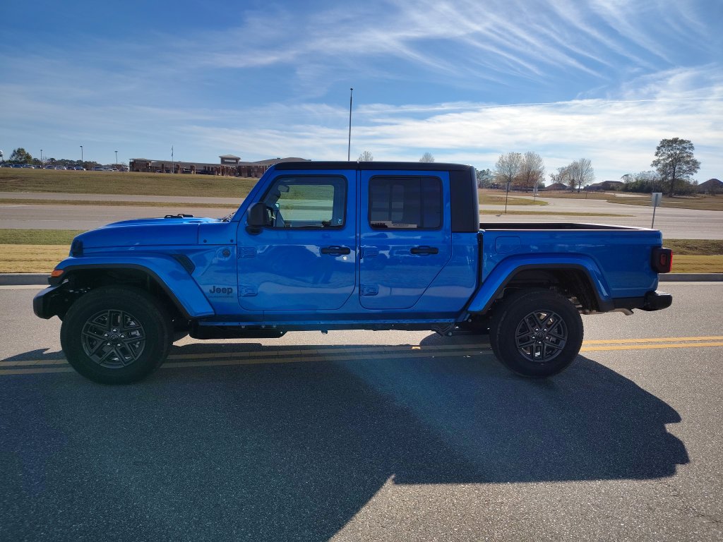 New 2026 Jeep Gladiator Sport AWD/4WD image 5