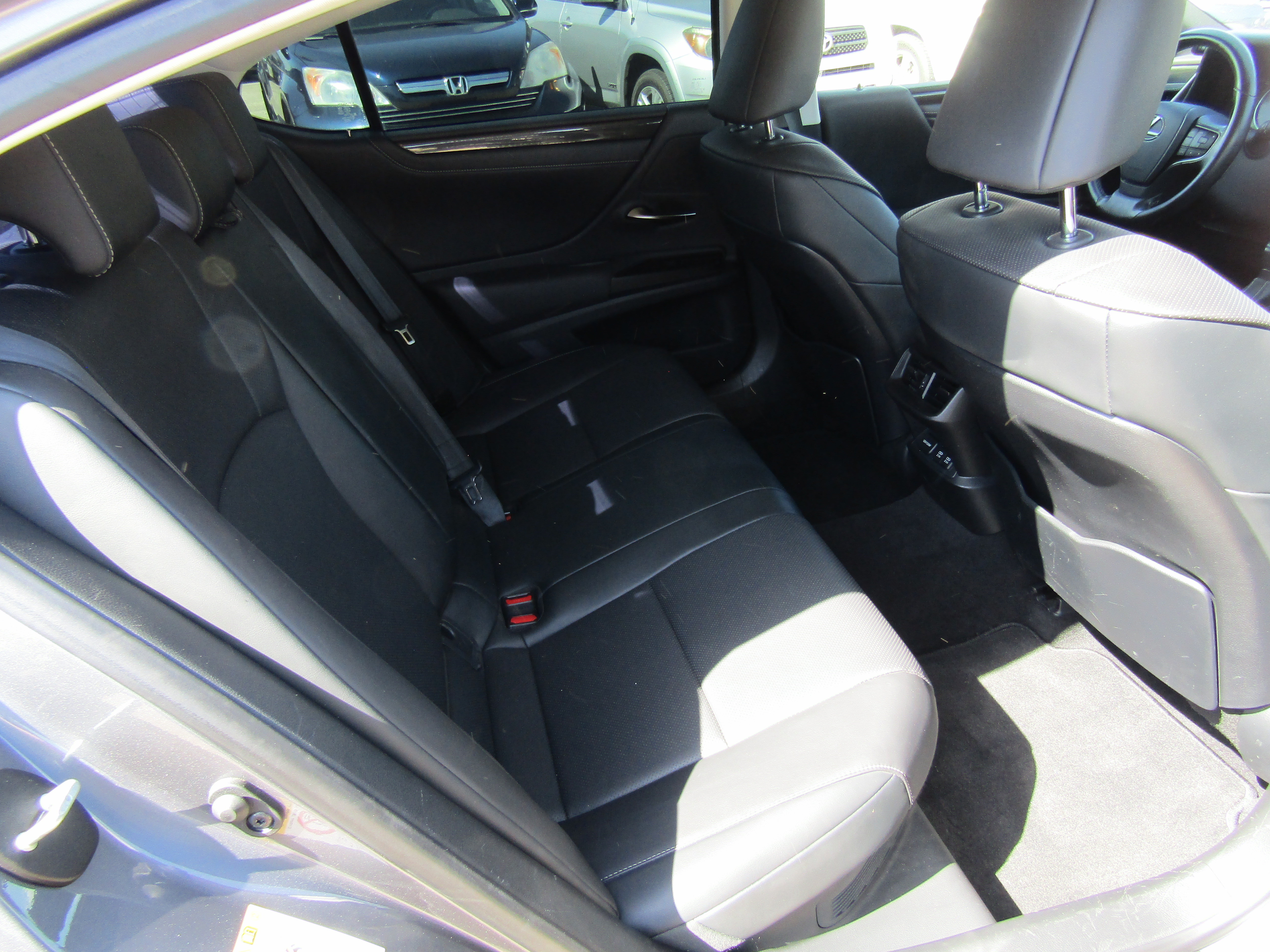 Used 2019 Lexus ES 300h FWD image 34