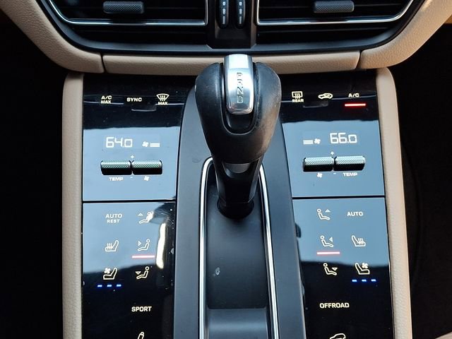 Certified 2022 Porsche Macan S AWD/4WD image 19
