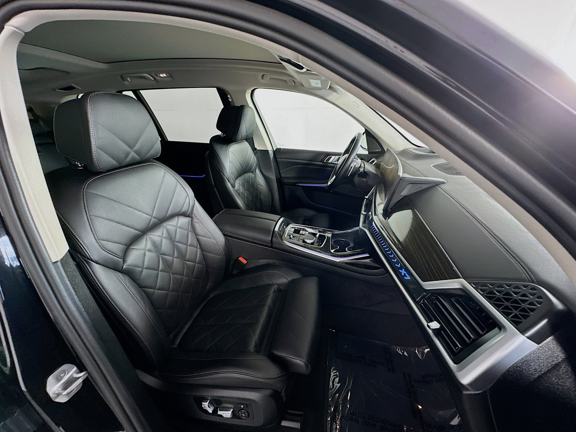 Used 2025 BMW X7 xDrive40i image 28