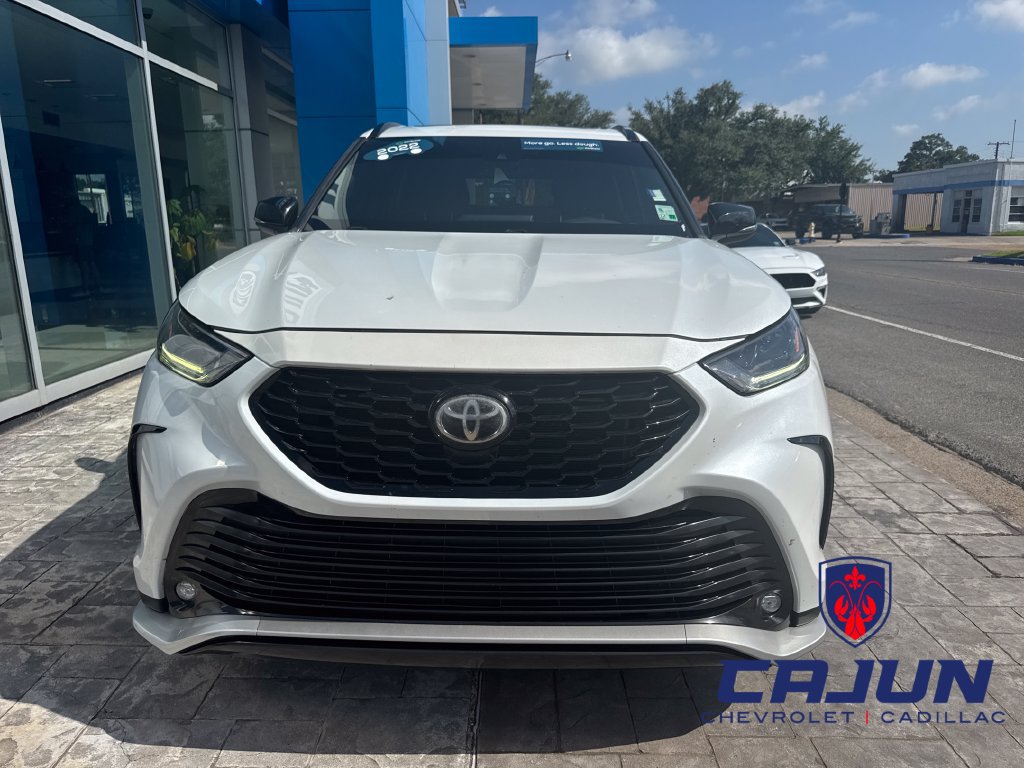 Used 2022 Toyota Highlander XSE FWD image 2
