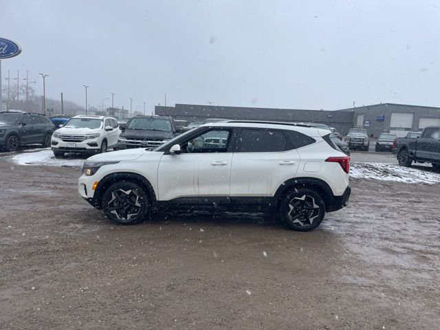 Used 2024 Kia Seltos EX image 3