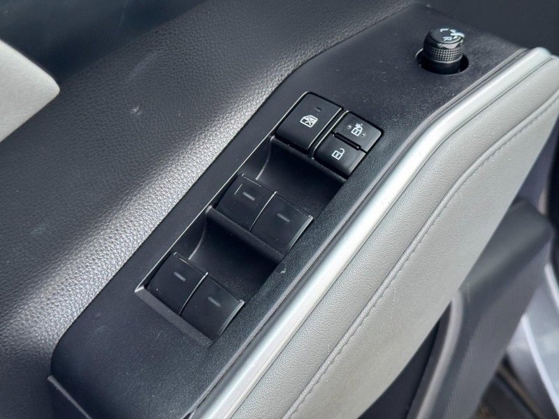 Used 2023 Toyota Highlander XLE image 25