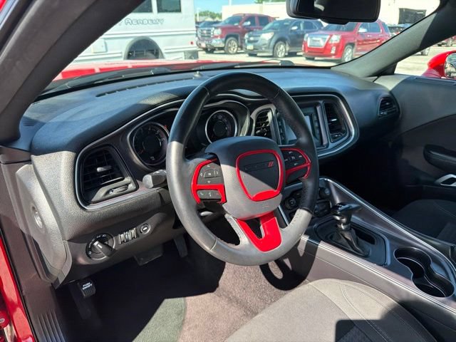 Used 2016 Dodge Challenger SXT RWD image 14