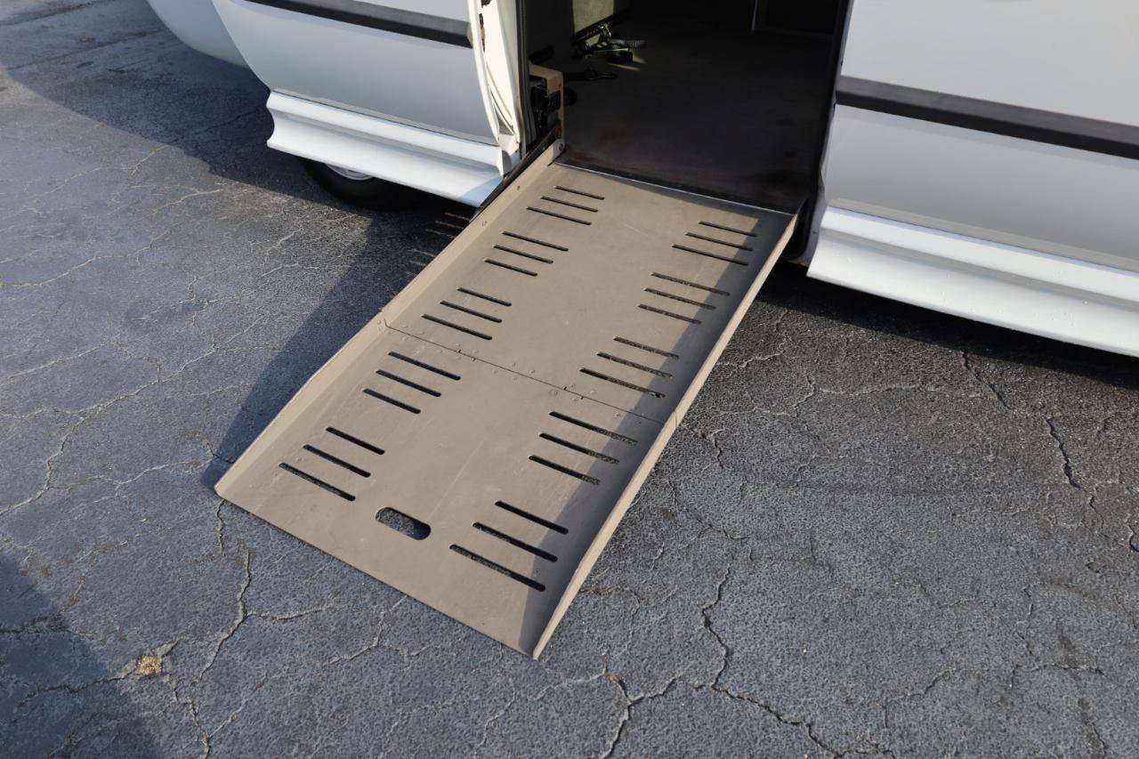 Used 2003 Dodge Grand Caravan SE FWD image 10