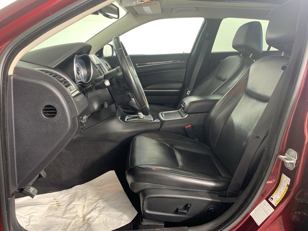 Used 2019 Chrysler 300 Limited image 16