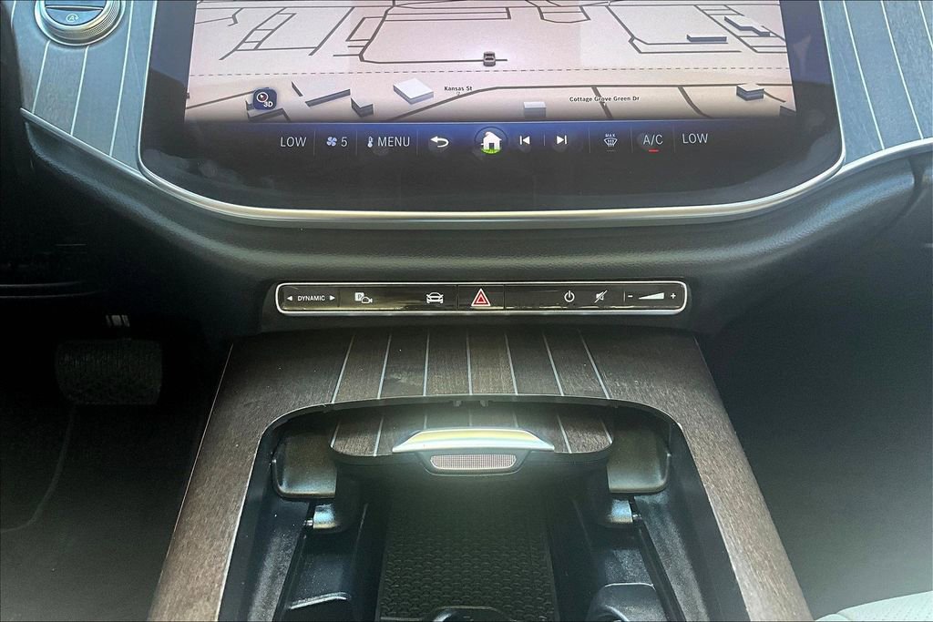 Used 2025 Mercedes-Benz E 350 Sedan image 41