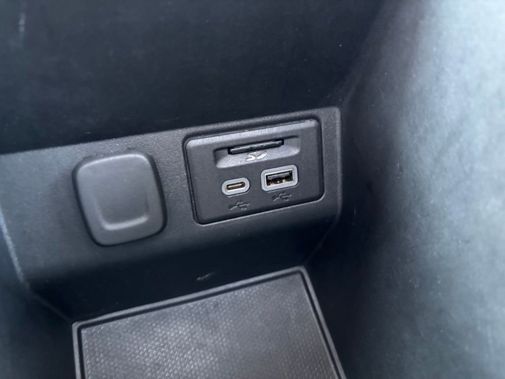 Used 2021 Chevrolet Blazer LT w/ Sound & Technology Package FWD image 29