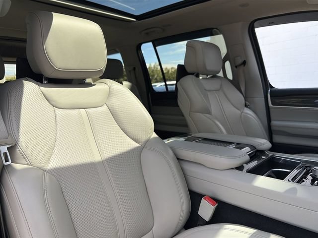 Used 2022 Jeep Wagoneer Series III w/ Premium Group I AWD/4WD image 36