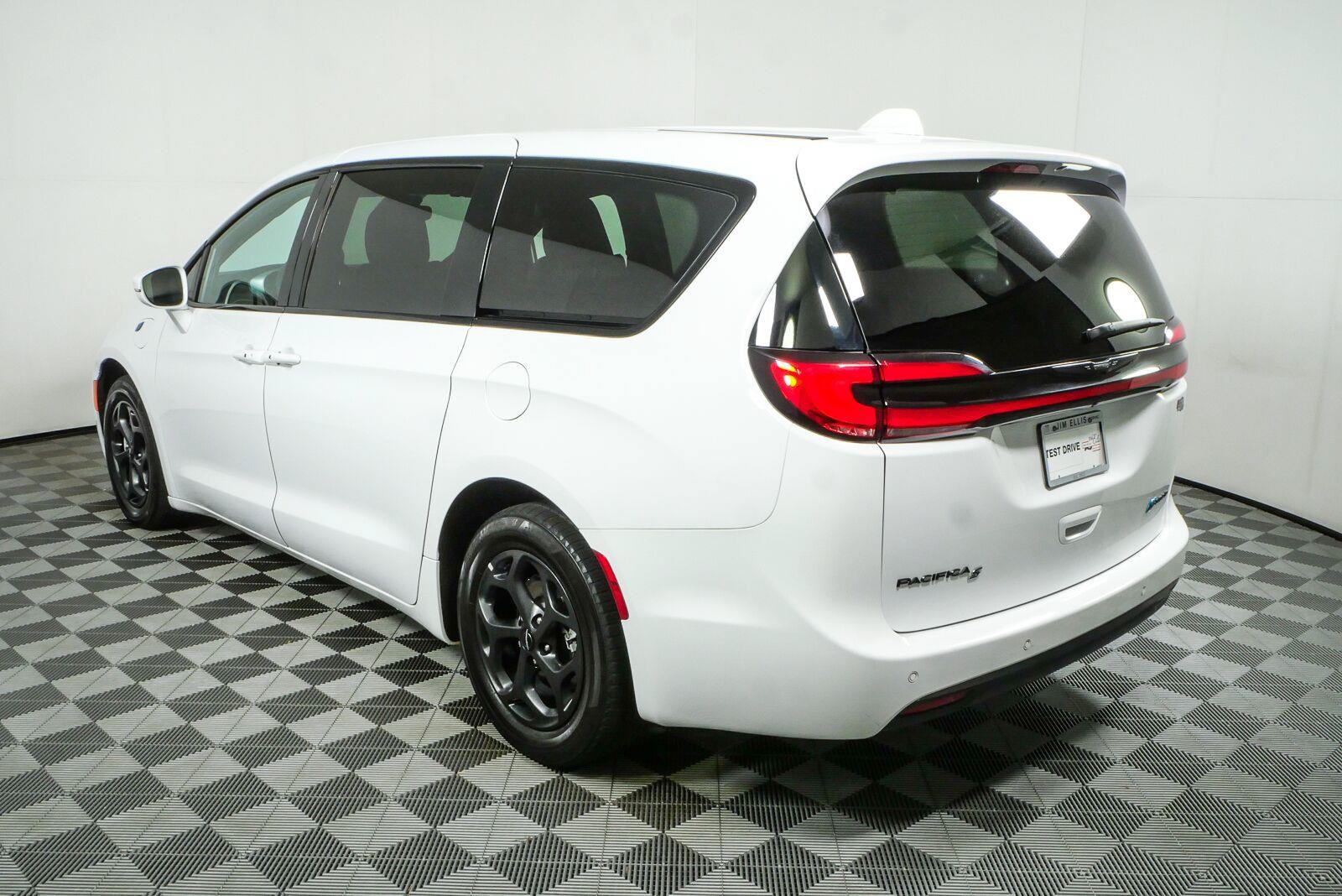 Used 2022 Chrysler Pacifica Touring-L w/ S Appearance Package FWD image 27