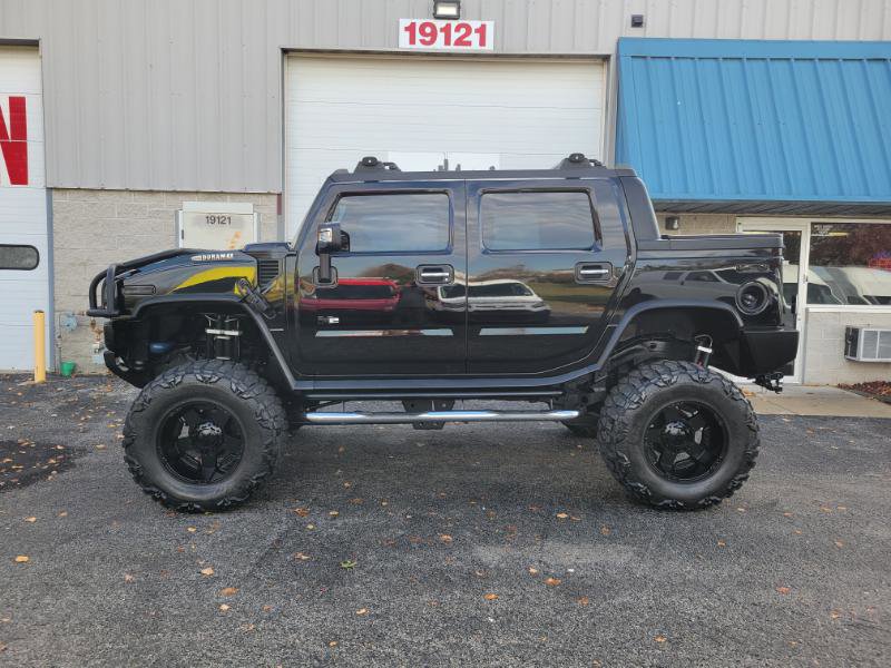 Used 2005 HUMMER H2 SUT w/ Preferred Equipment Group image 2