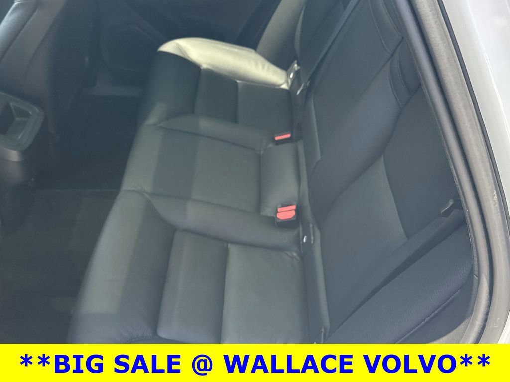 Used 2021 Volvo XC60 T5 Momentum w/ Climate Package AWD/4WD image 14